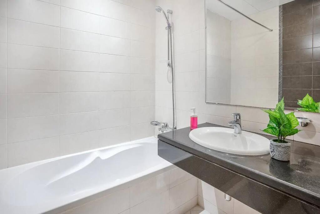 2 Bedroom Front * Abou Dabi