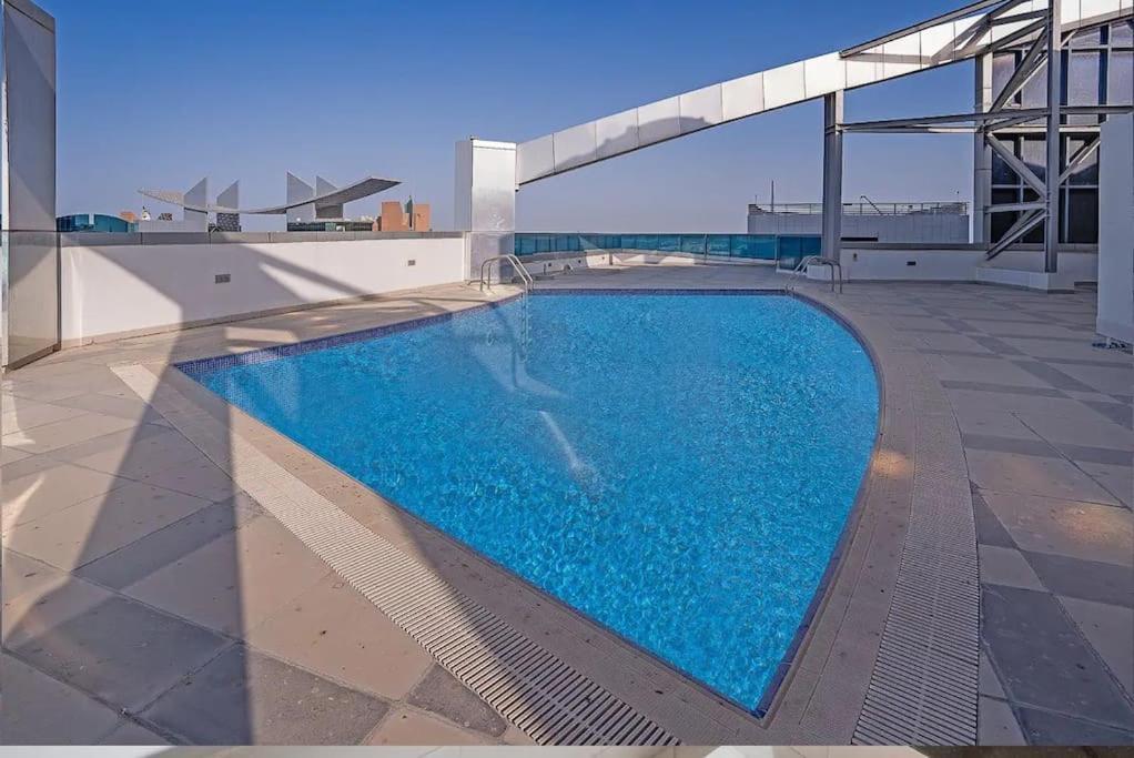 2 Bedroom Front Appartement *